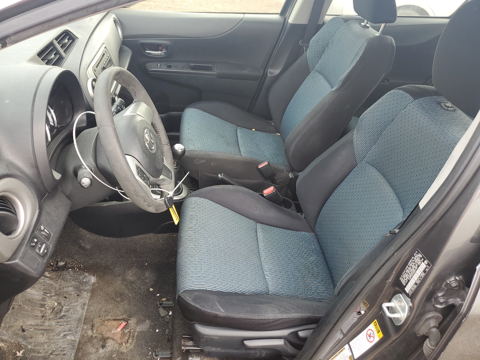 JTDKTUD31DD547109 2013 Toyota Yaris