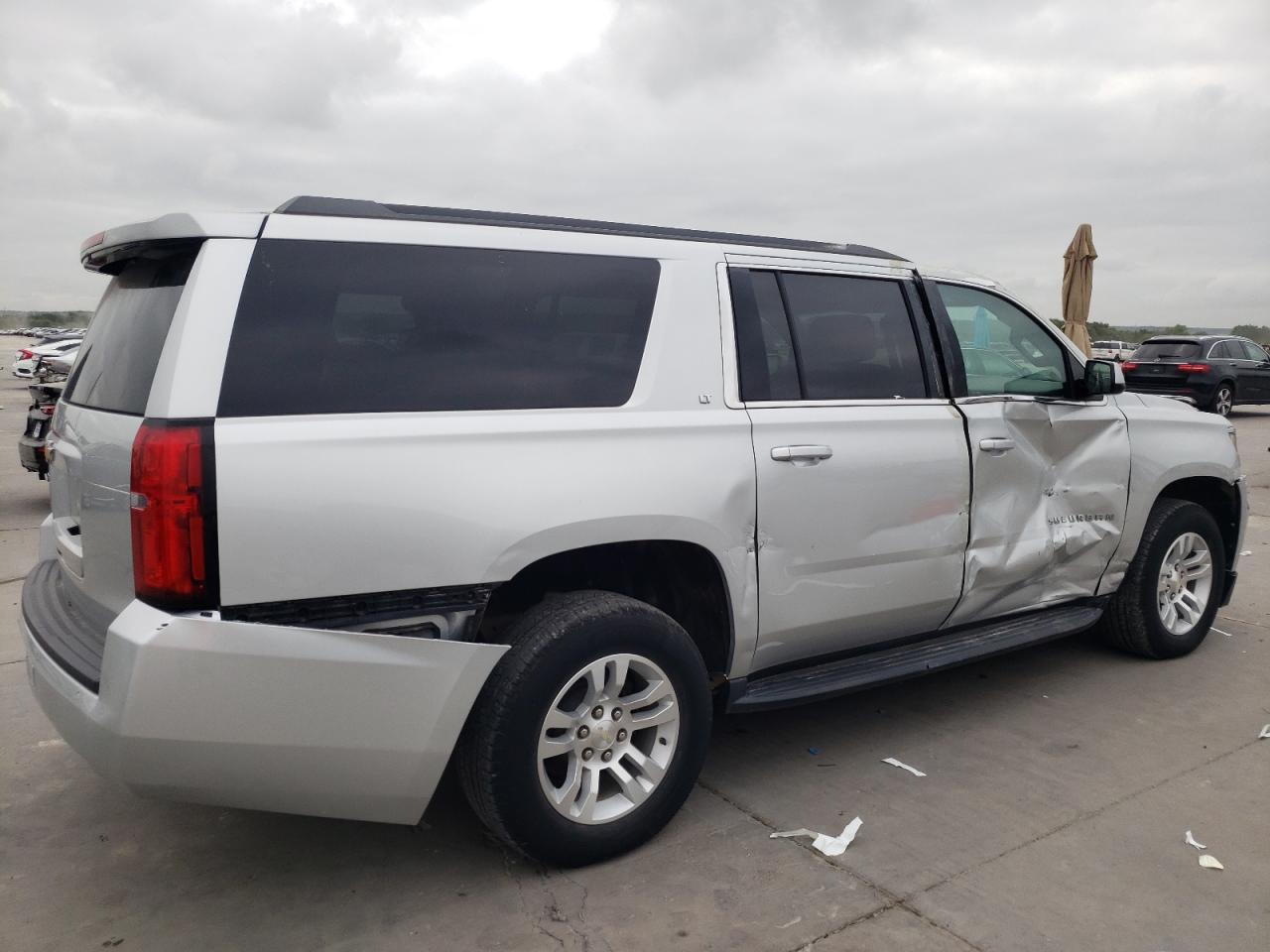 1GNSCHKC3JR389677 2018 Chevrolet Suburban C1500 Lt