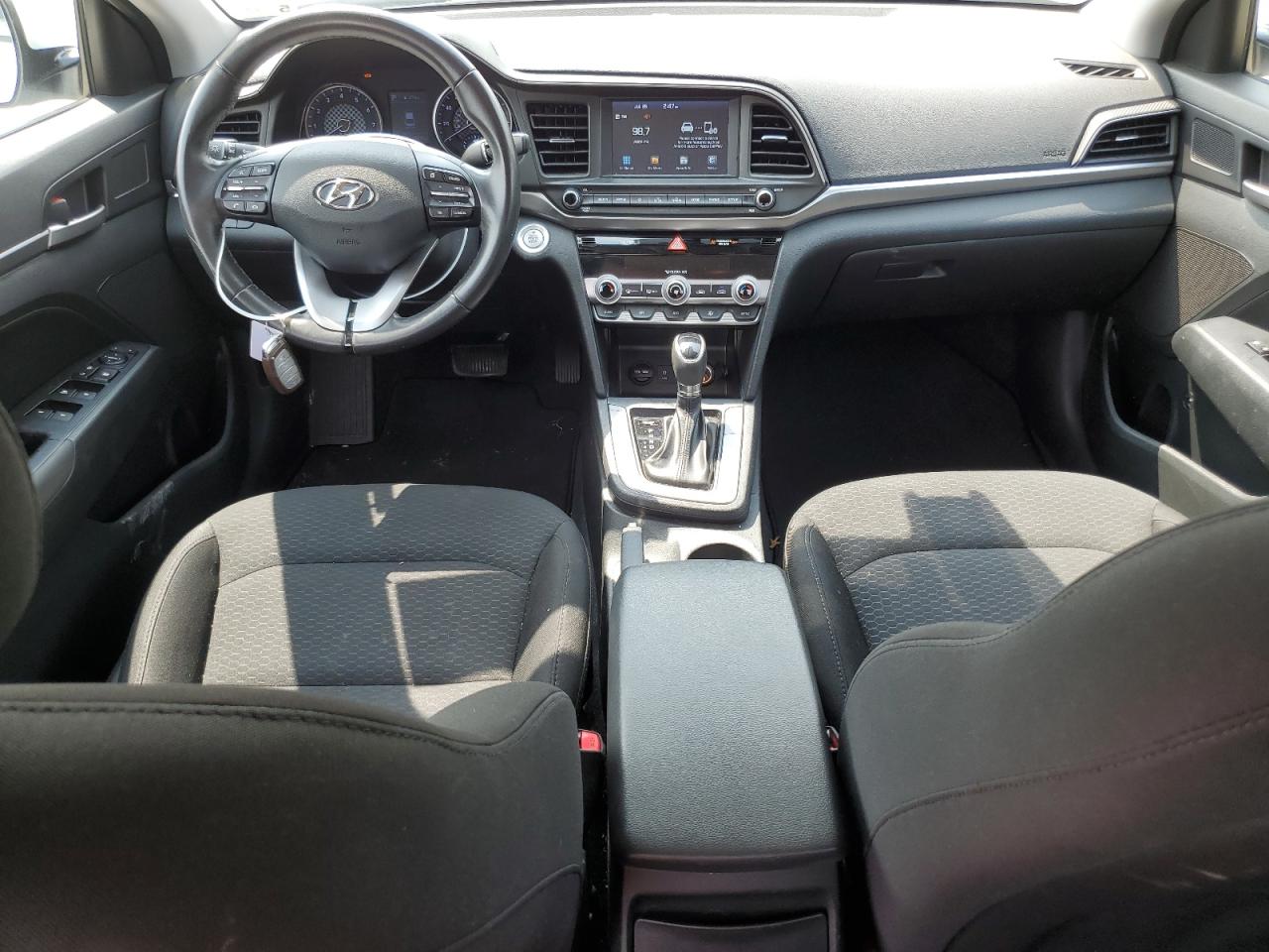 5NPD84LF3KH477061 2019 Hyundai Elantra Sel