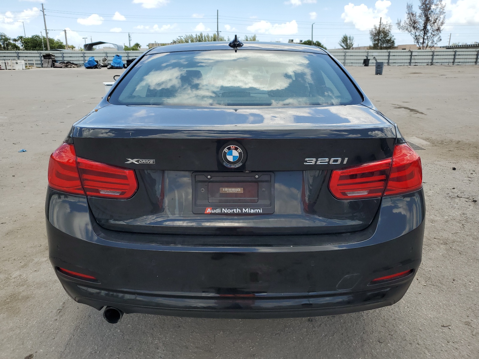 WBA8A3C53JA488443 2018 BMW 320 Xi
