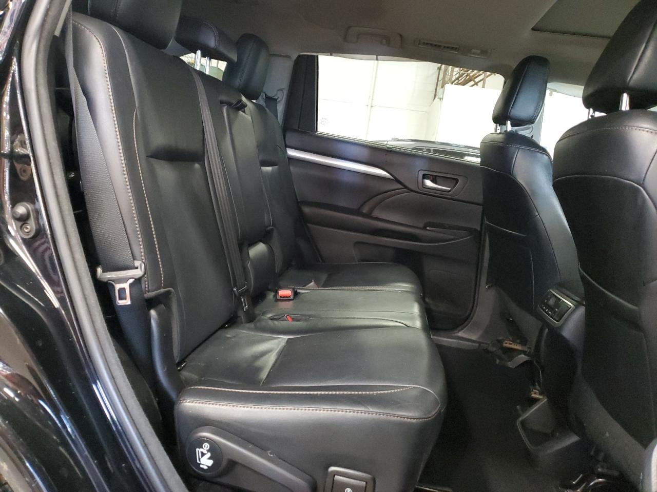 2018 Toyota Highlander Se VIN: 5TDJZRFH2JS812877 Lot: 62473354