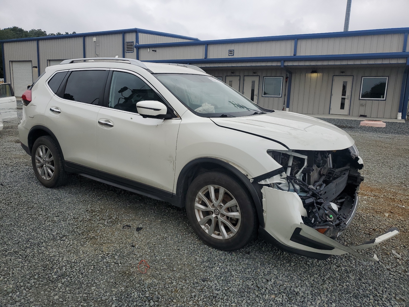 2017 Nissan Rogue S vin: KNMAT2MT8HP570553