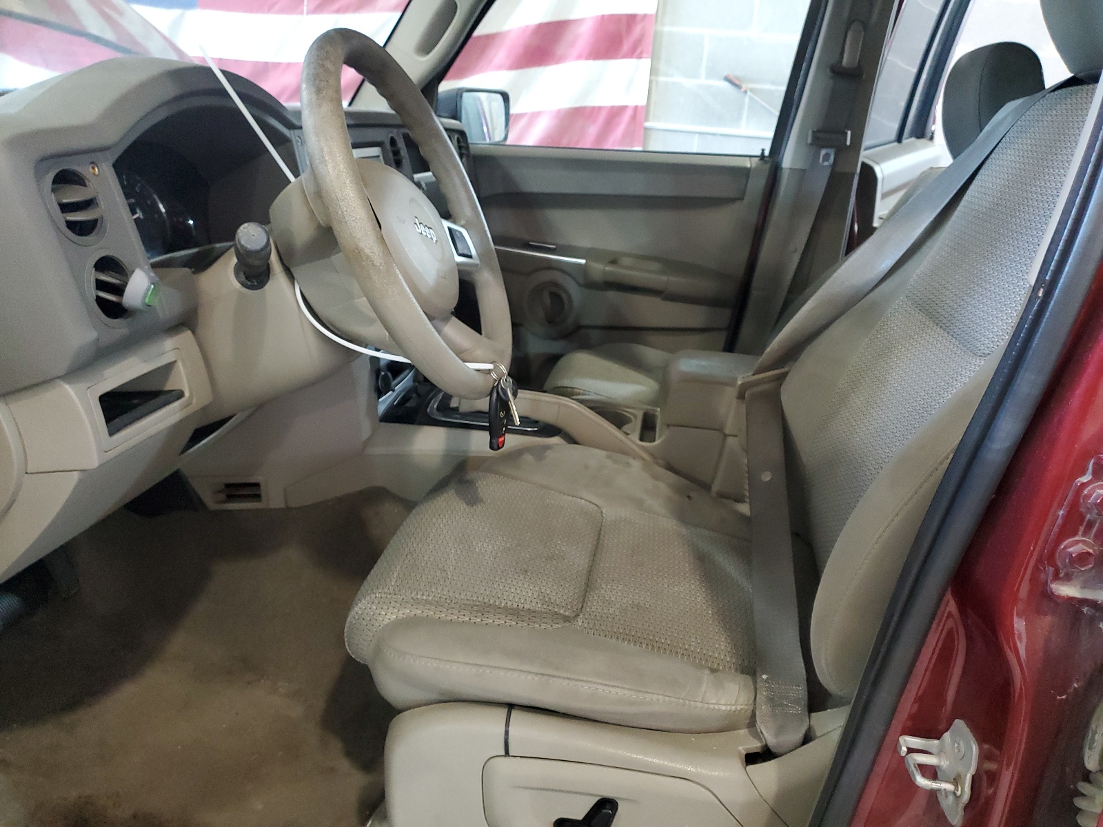 1J8HG48K98C111337 2008 Jeep Commander Sport