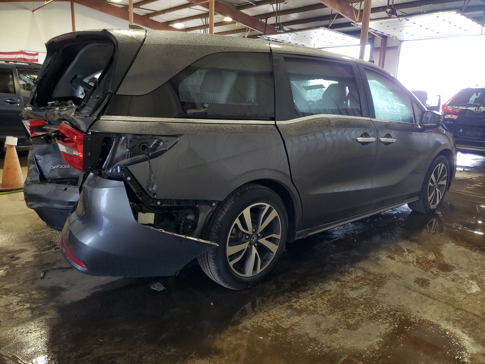 2022 Honda Odyssey Touring vin: 5FNRL6H81NB029110