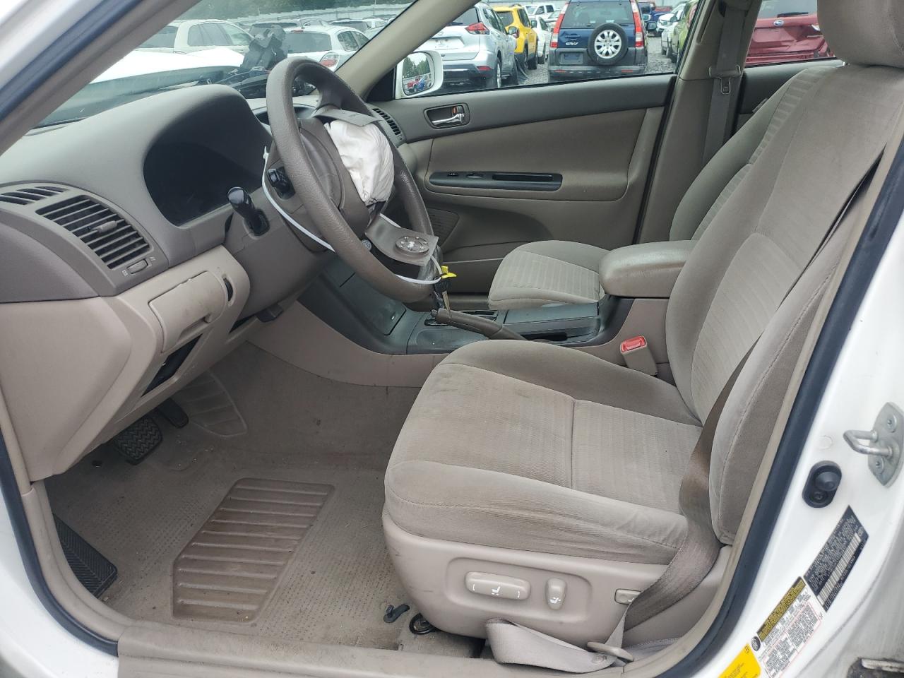 2005 Toyota Camry Le VIN: 4T1BE30K55U555812 Lot: 61805854