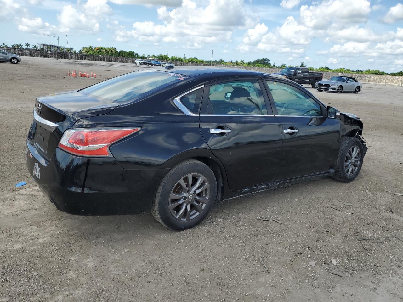 2015 Nissan Altima 2.5 vin: 1N4AL3AP7FC111439