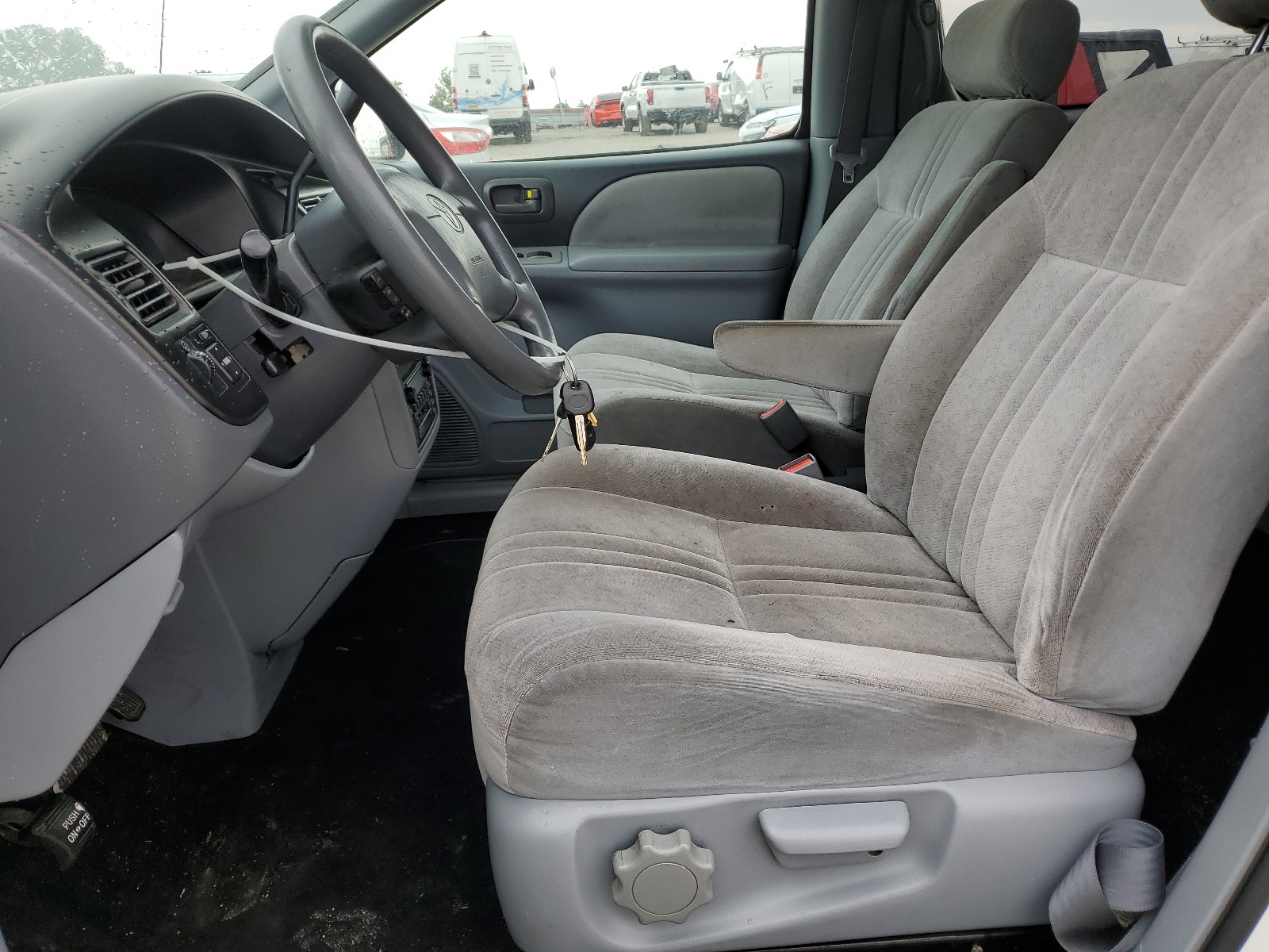 4T3ZF19C8YU314981 2000 Toyota Sienna Ce