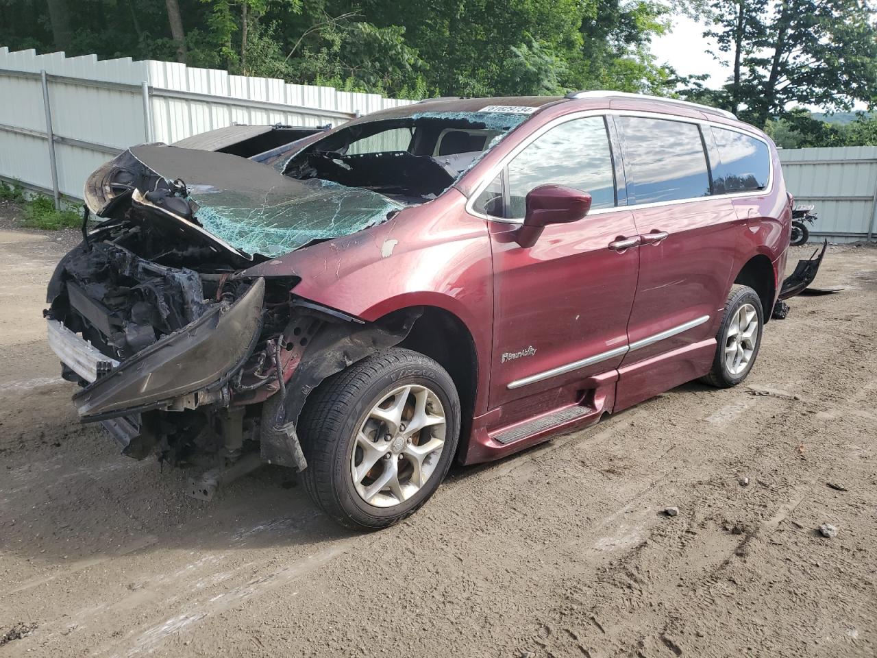 2018 Chrysler Pacifica - Image 1