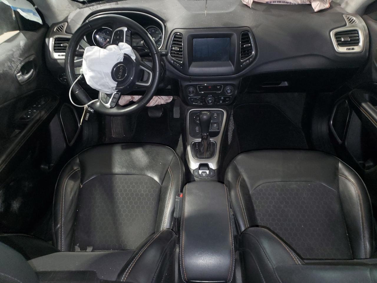 2018 Jeep Compass Latitude VIN: 3C4NJDBB9JT435712 Lot: 63751554