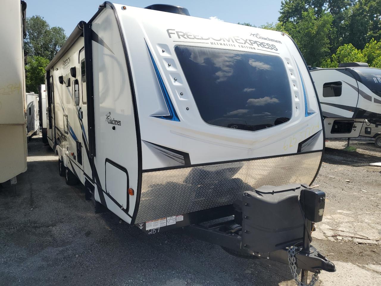 2021 Coachmen Freedom Xp zu verkaufen in Cahokia Heights, IL - Hail