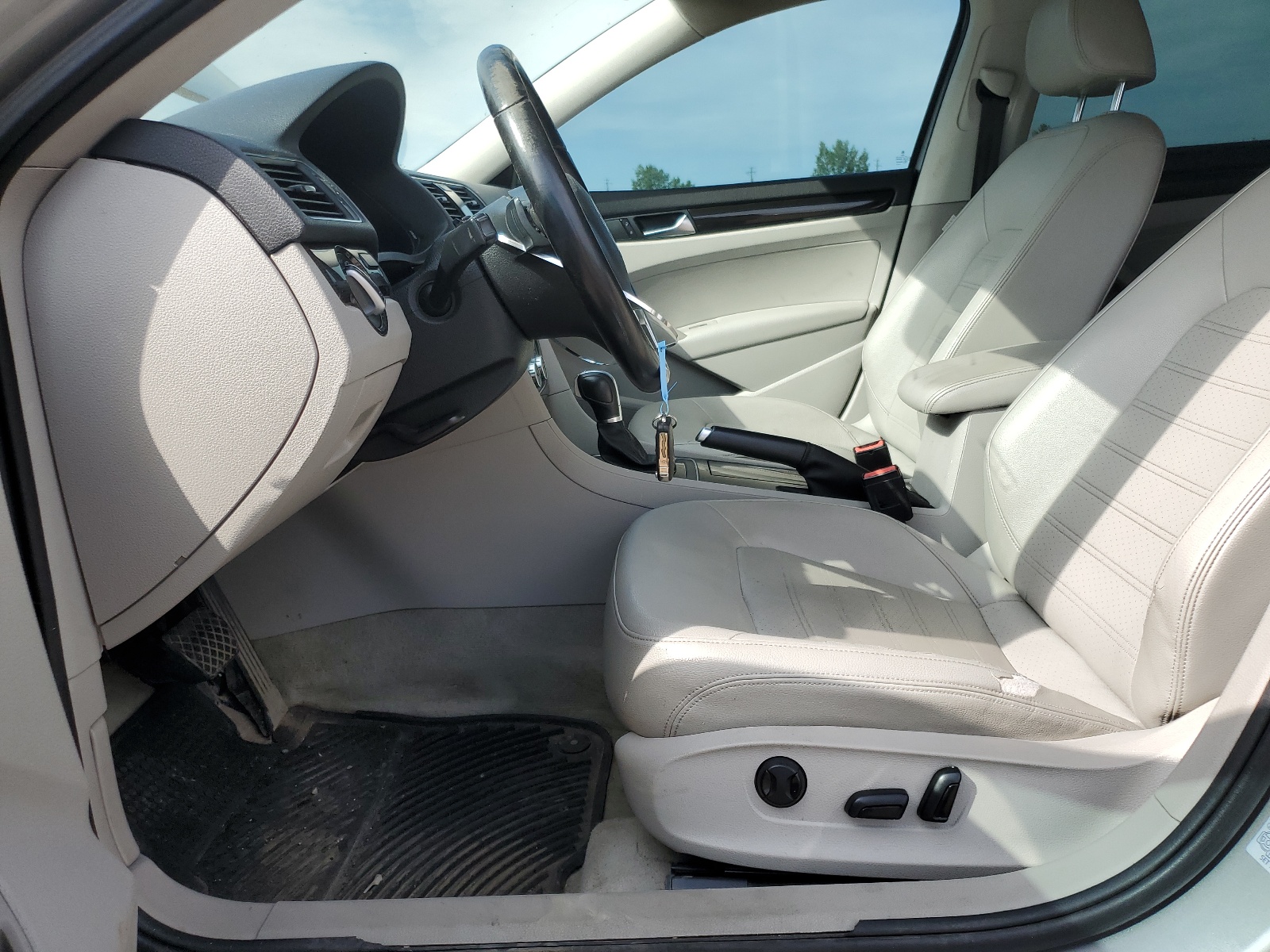 1VWBM7A3XCC011456 2012 Volkswagen Passat Se