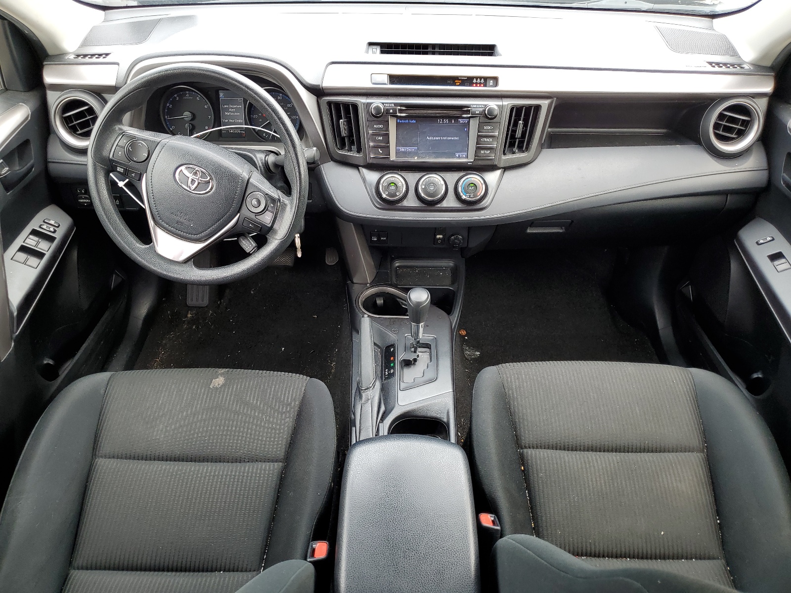 JTMBFREV6JJ206760 2018 Toyota Rav4 Le