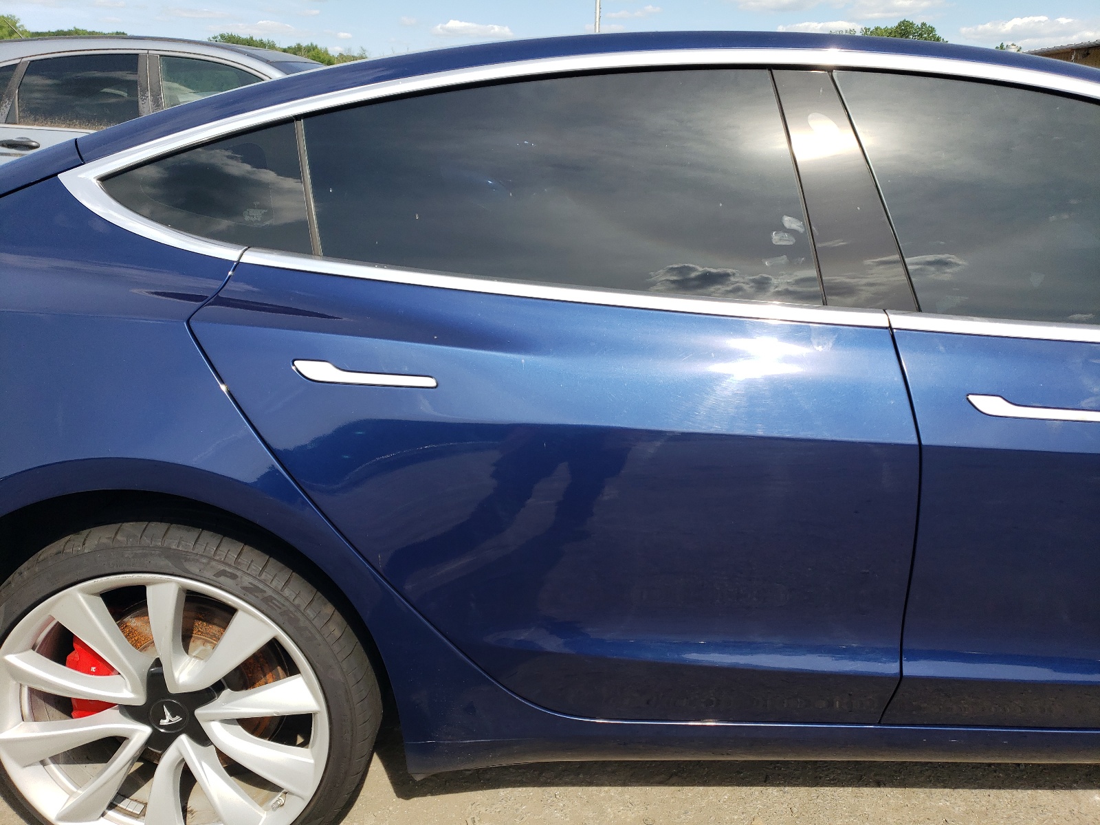 5YJ3E1EB2JF074196 2018 Tesla Model 3