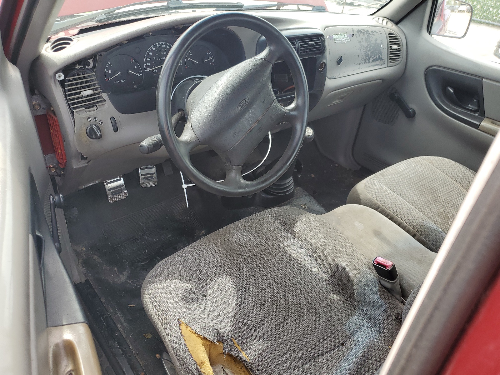 1FTYR10C8WUC98064 1998 Ford Ranger