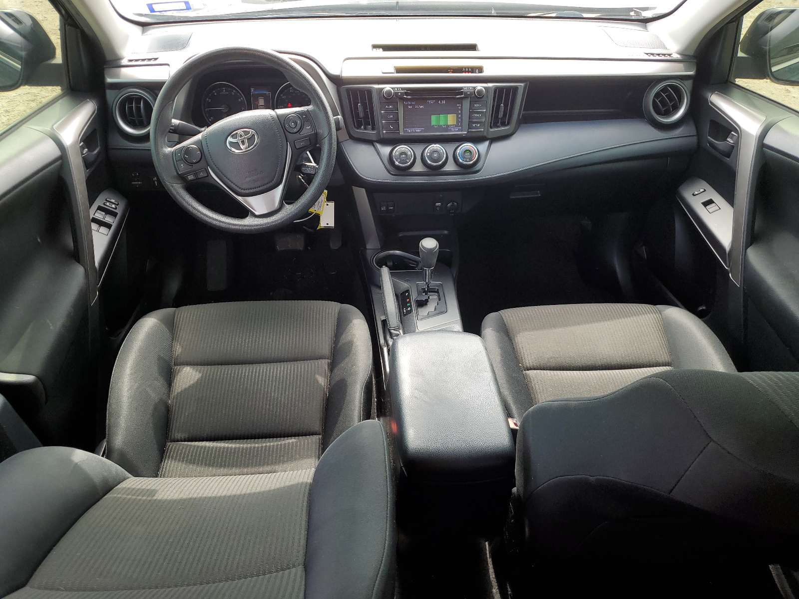 JTMZFREV3JJ173957 2018 Toyota Rav4 Le