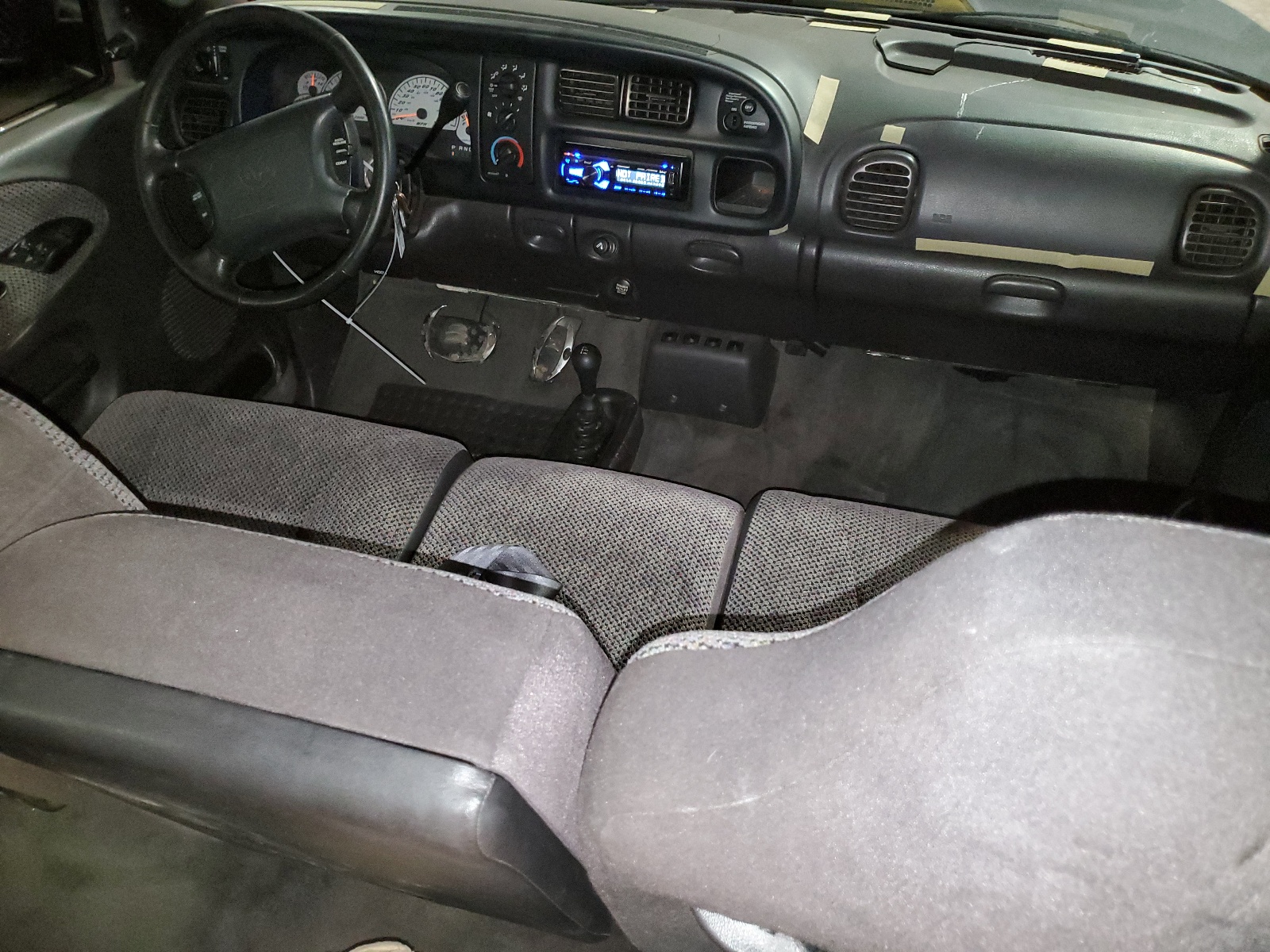 1B7HF13Z4YJ119001 2000 Dodge Ram 1500