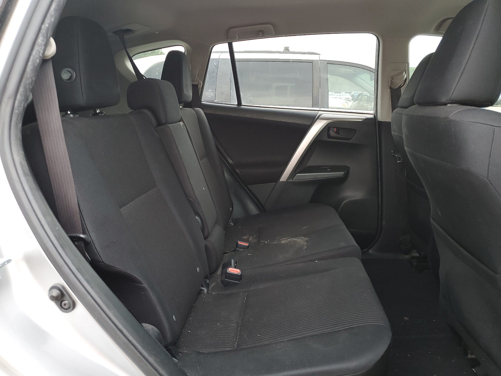 JTMZFREV2JJ158012 2018 Toyota Rav4 Le