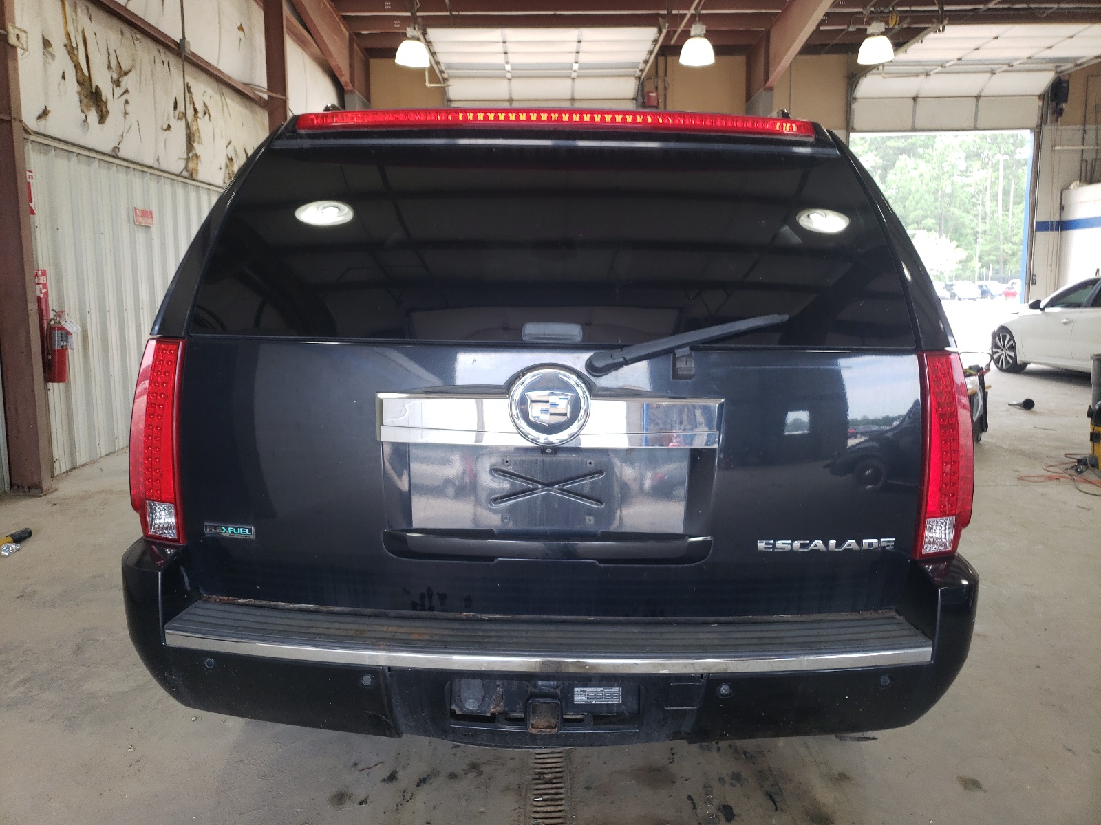 1GYS4BEF9BR258340 2011 Cadillac Escalade Luxury