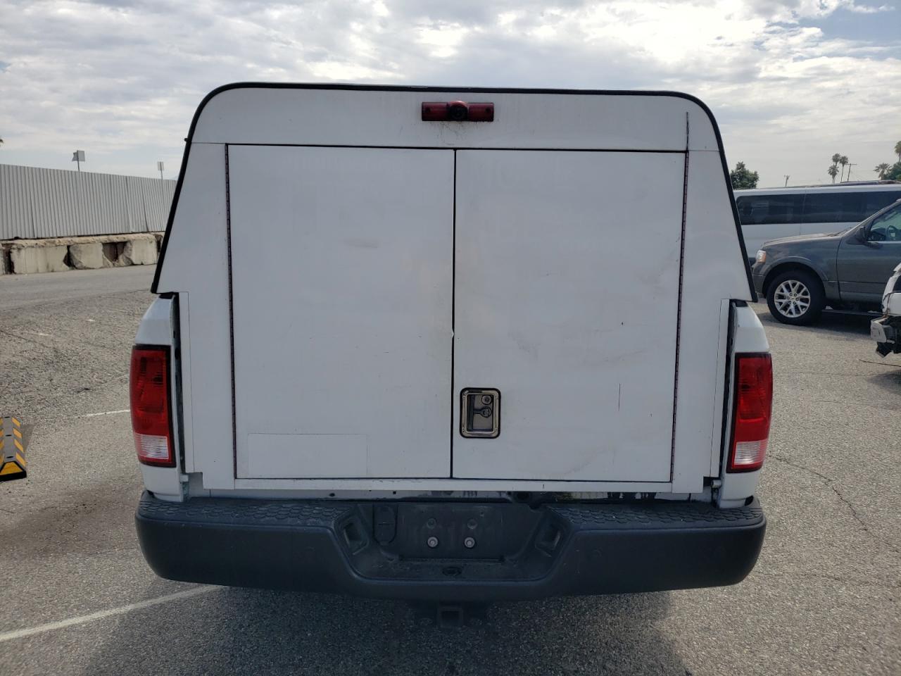 2019 Ram 1500 Classic Tradesman VIN: 3C6JR6DG2KG599915 Lot: 61998914