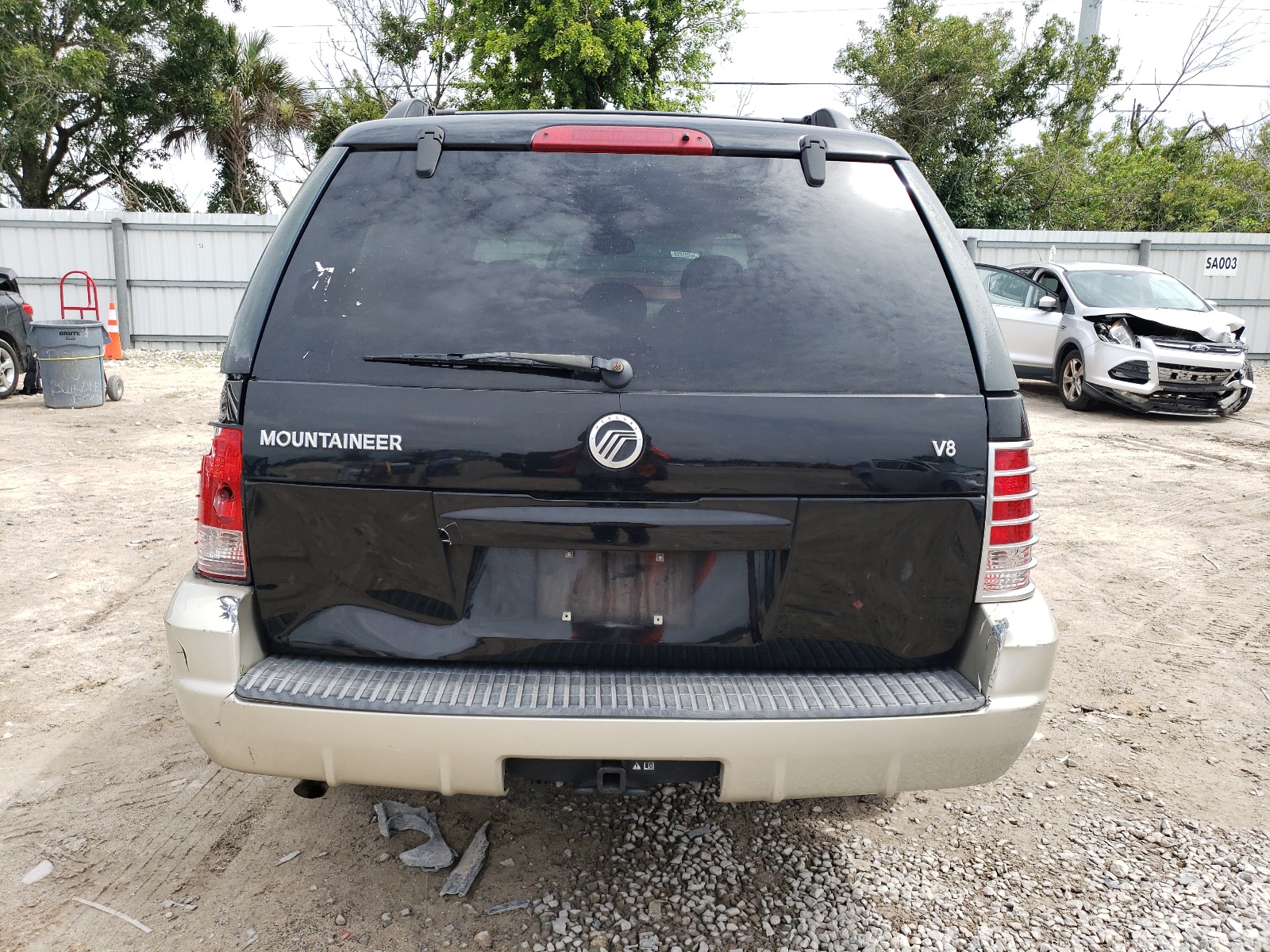 4M2ZU66W24UJ00863 2004 Mercury Mountaineer