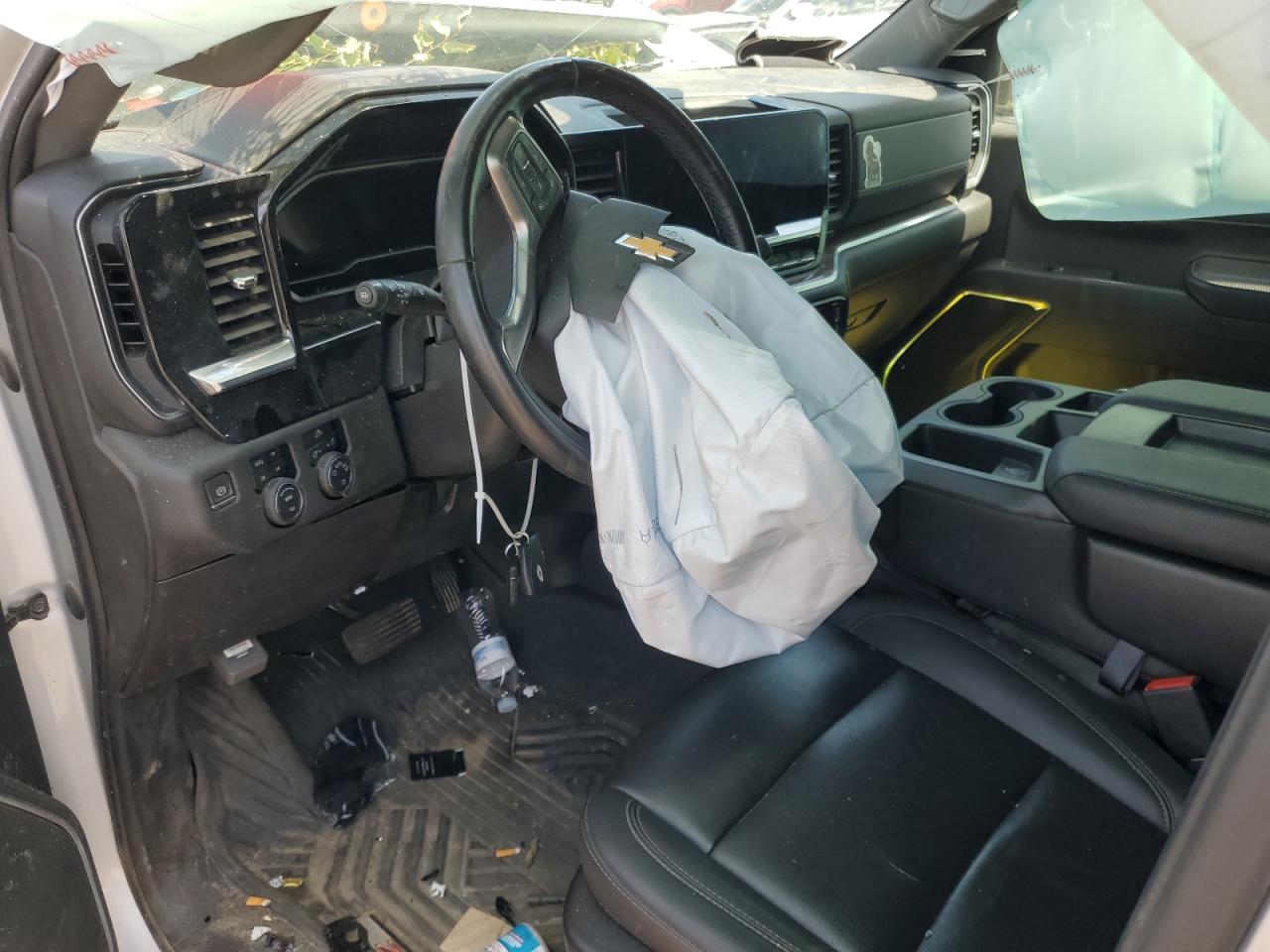 2022 Chevrolet Silverado - Image 8