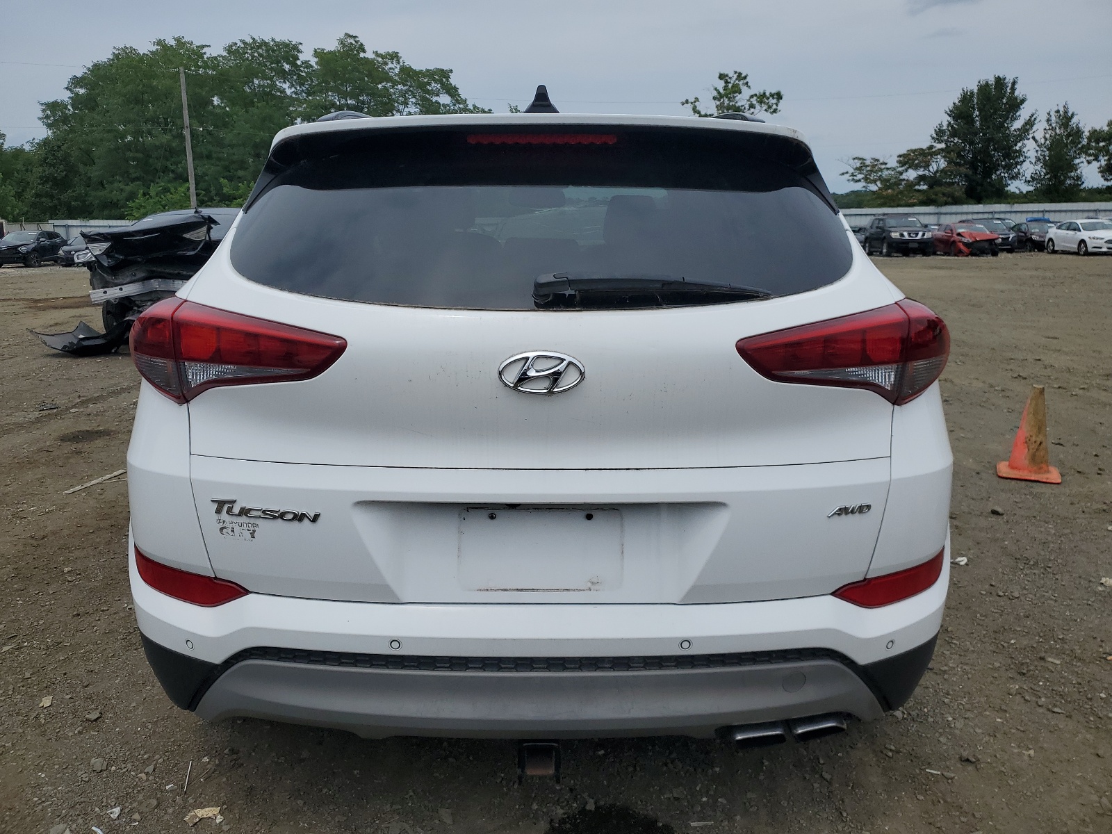 KM8J3CA20JU758228 2018 Hyundai Tucson Value
