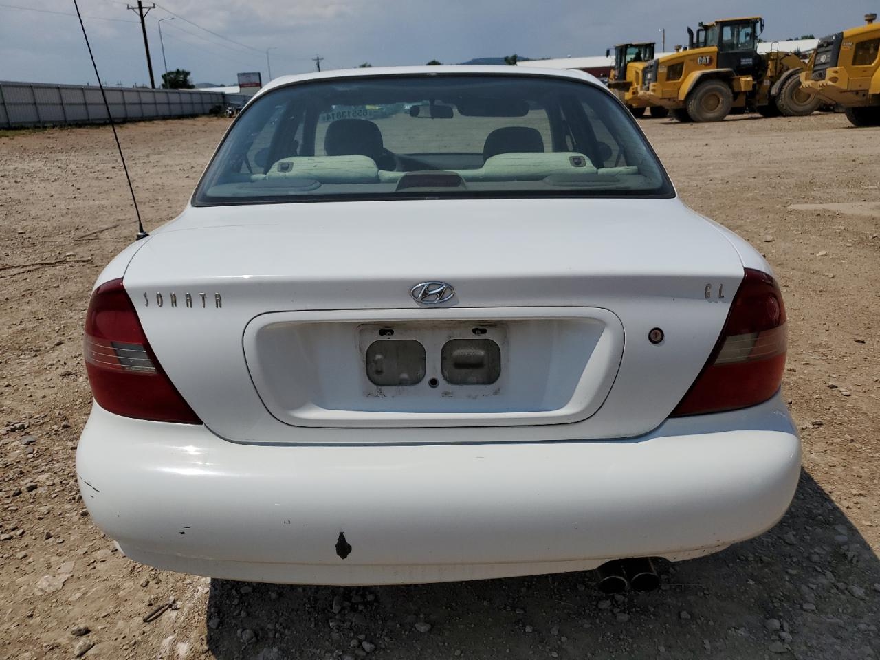 1998 Hyundai Sonata Base VIN: KMHCF24FXWA121218 Lot: 65513814