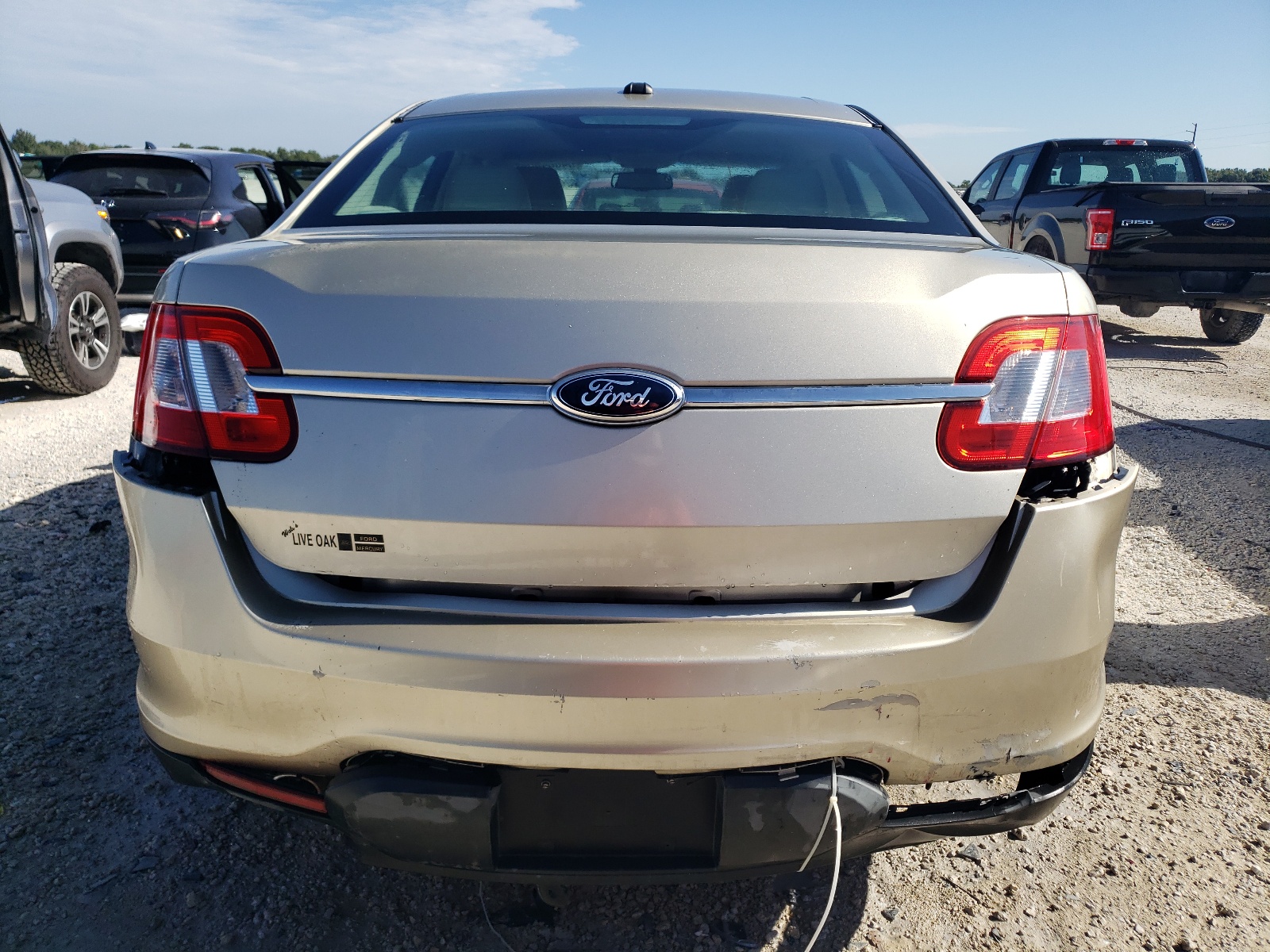 1FAHP2EW8BG183249 2011 Ford Taurus Sel