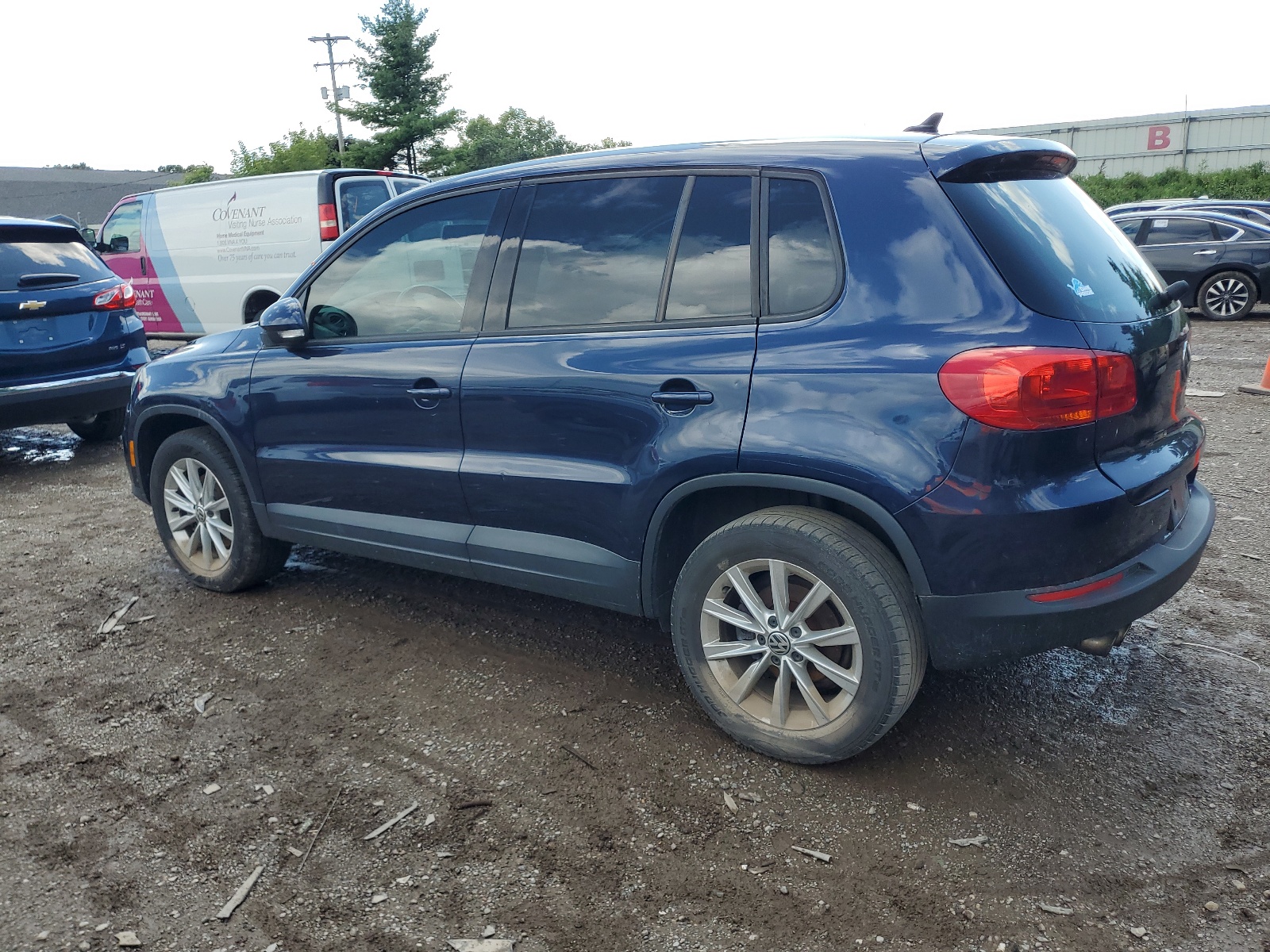 2014 Volkswagen Tiguan S vin: WVGAV3AX5EW550135