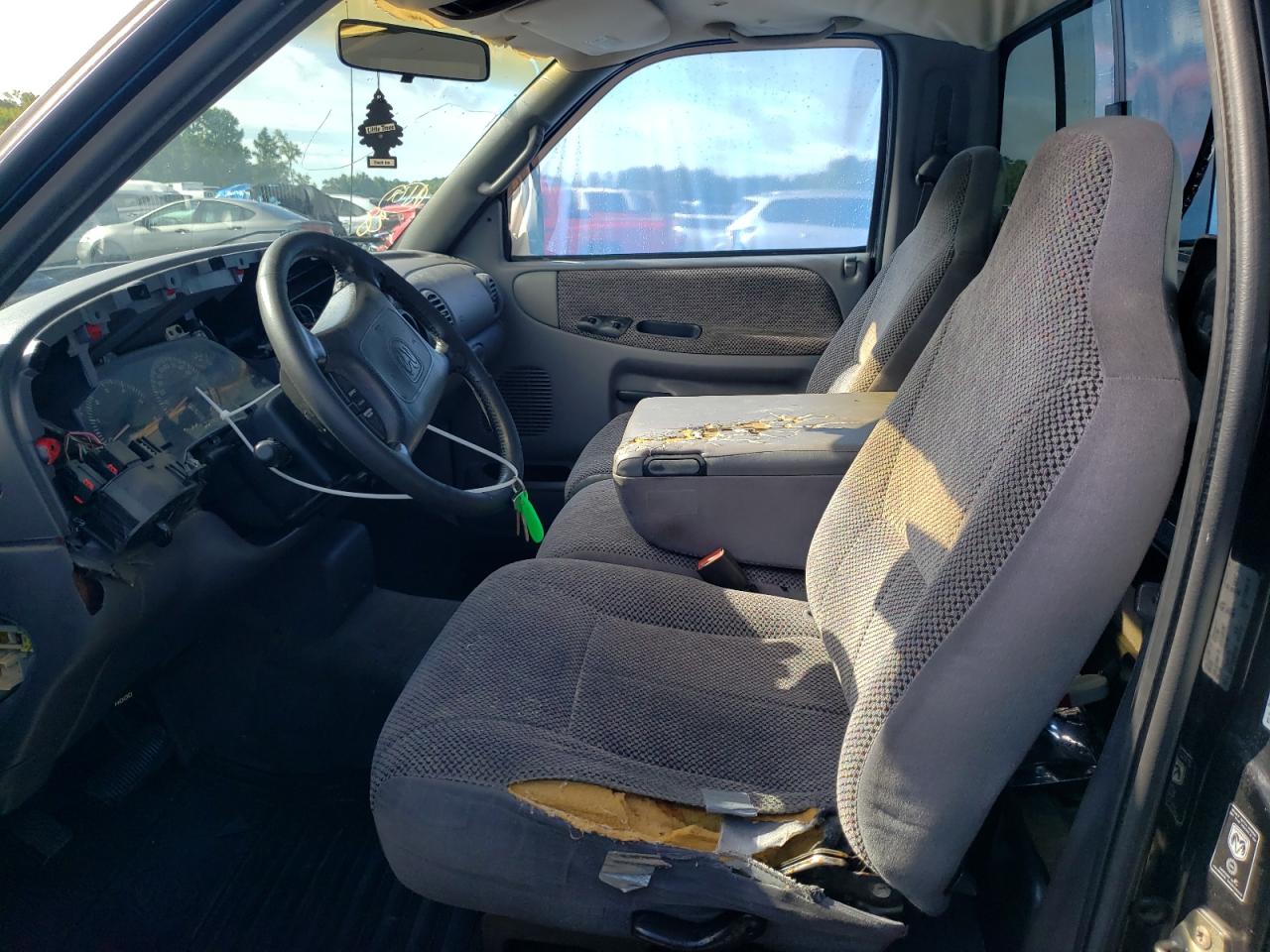 2000 Dodge Ram 1500 VIN: 1B7HC16Y9YS567174 Lot: 63115464