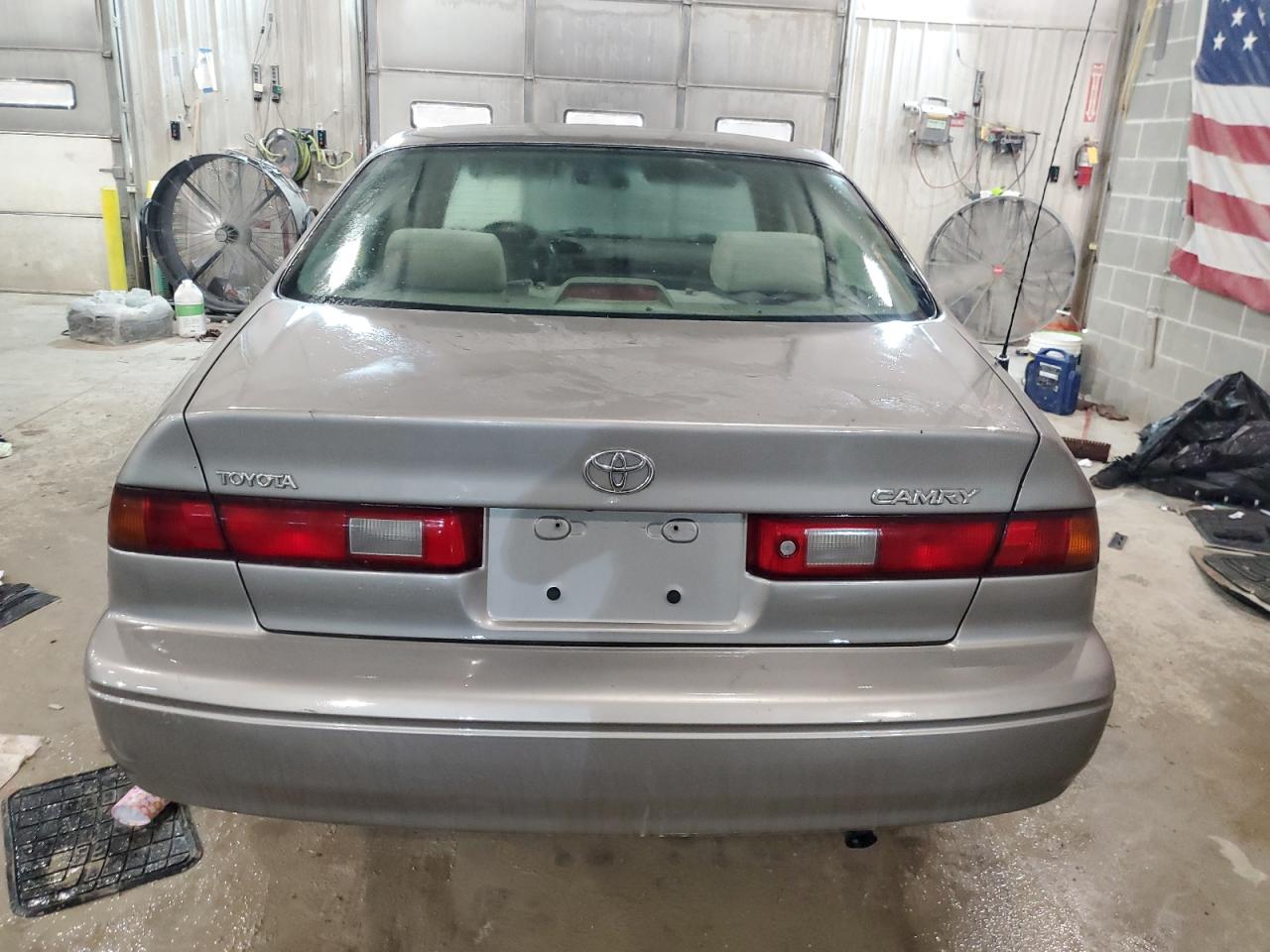 1998 Toyota Camry Ce VIN: 4T1BG22K6WU389058 Lot: 63768004