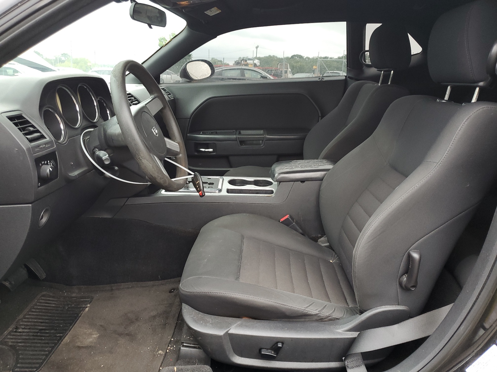 2B3CJ4DV2AH102695 2010 Dodge Challenger Se