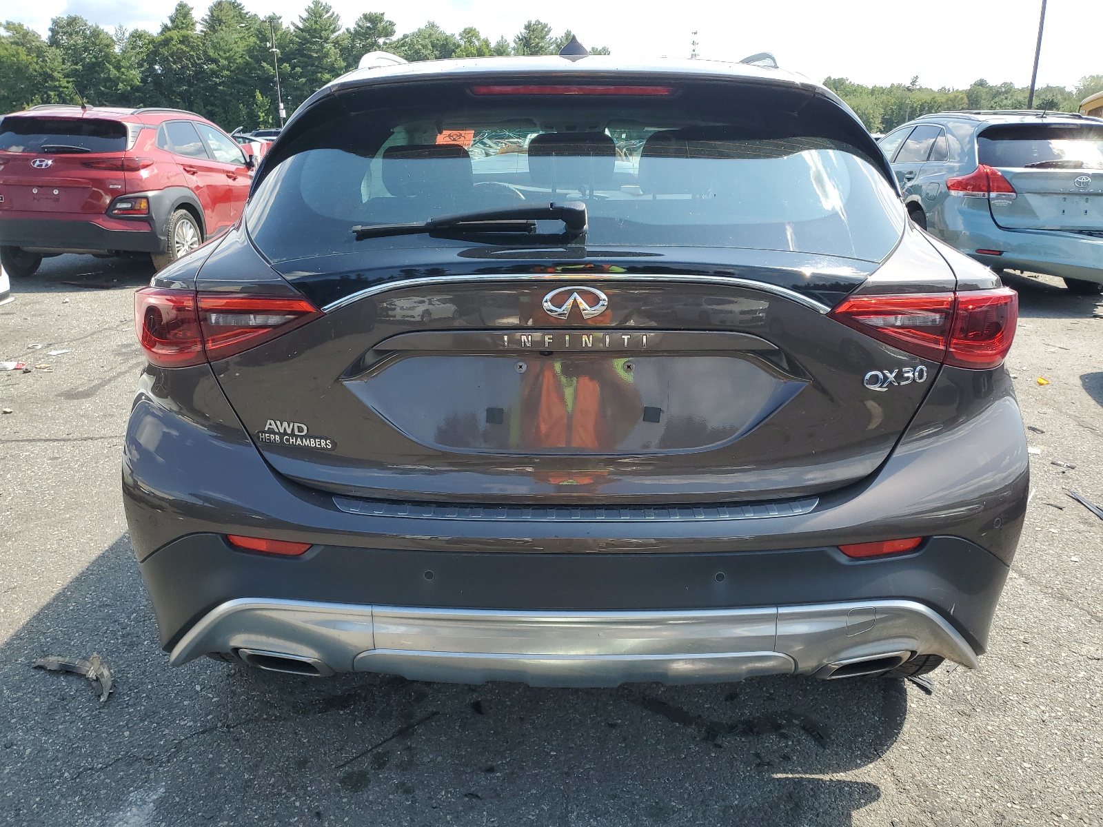 SJKCH5CR8HA021548 2017 Infiniti Qx30 Base