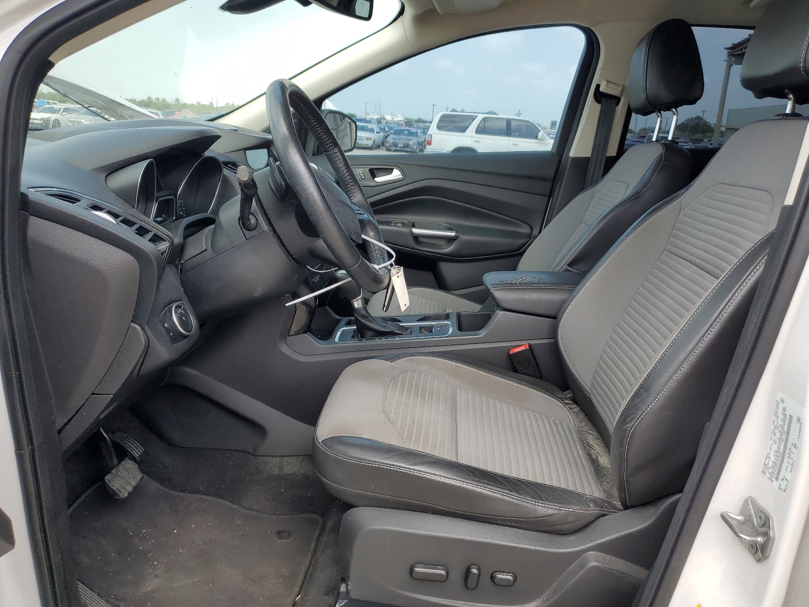 1FMCU0J94HUB79349 2017 Ford Escape Titanium