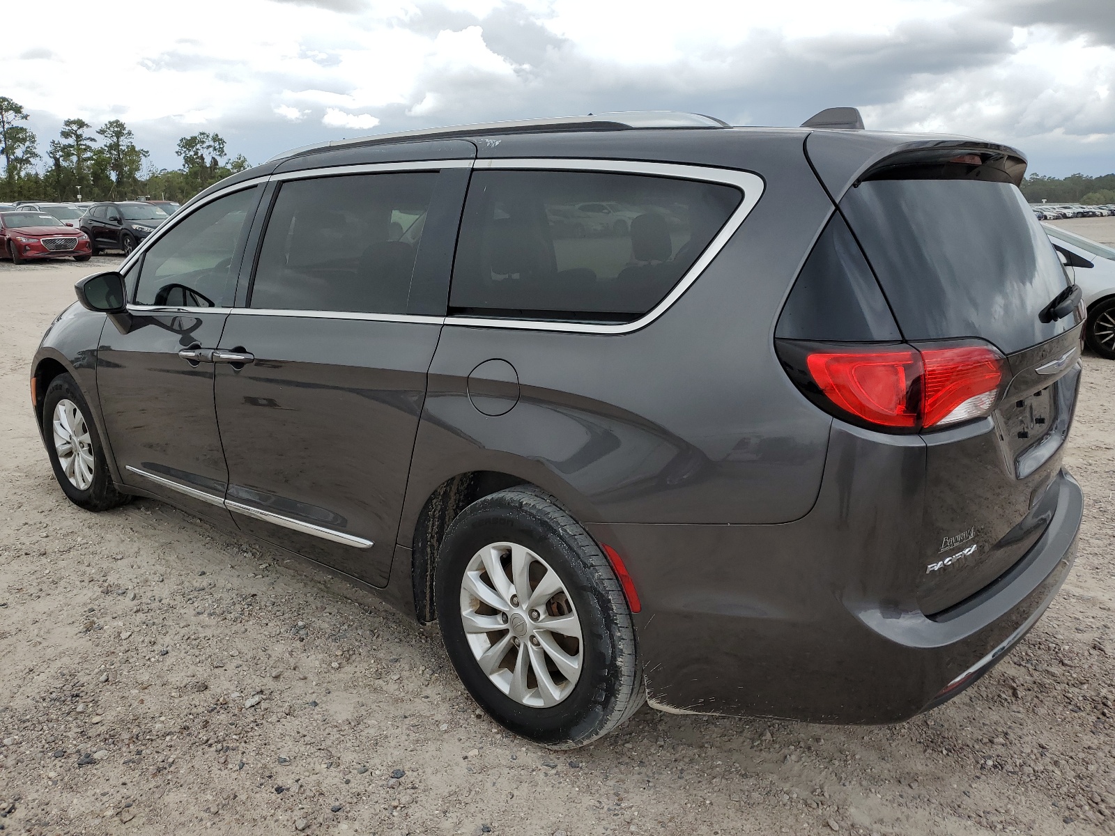 2019 Chrysler Pacifica Touring L vin: 2C4RC1BG4KR665829