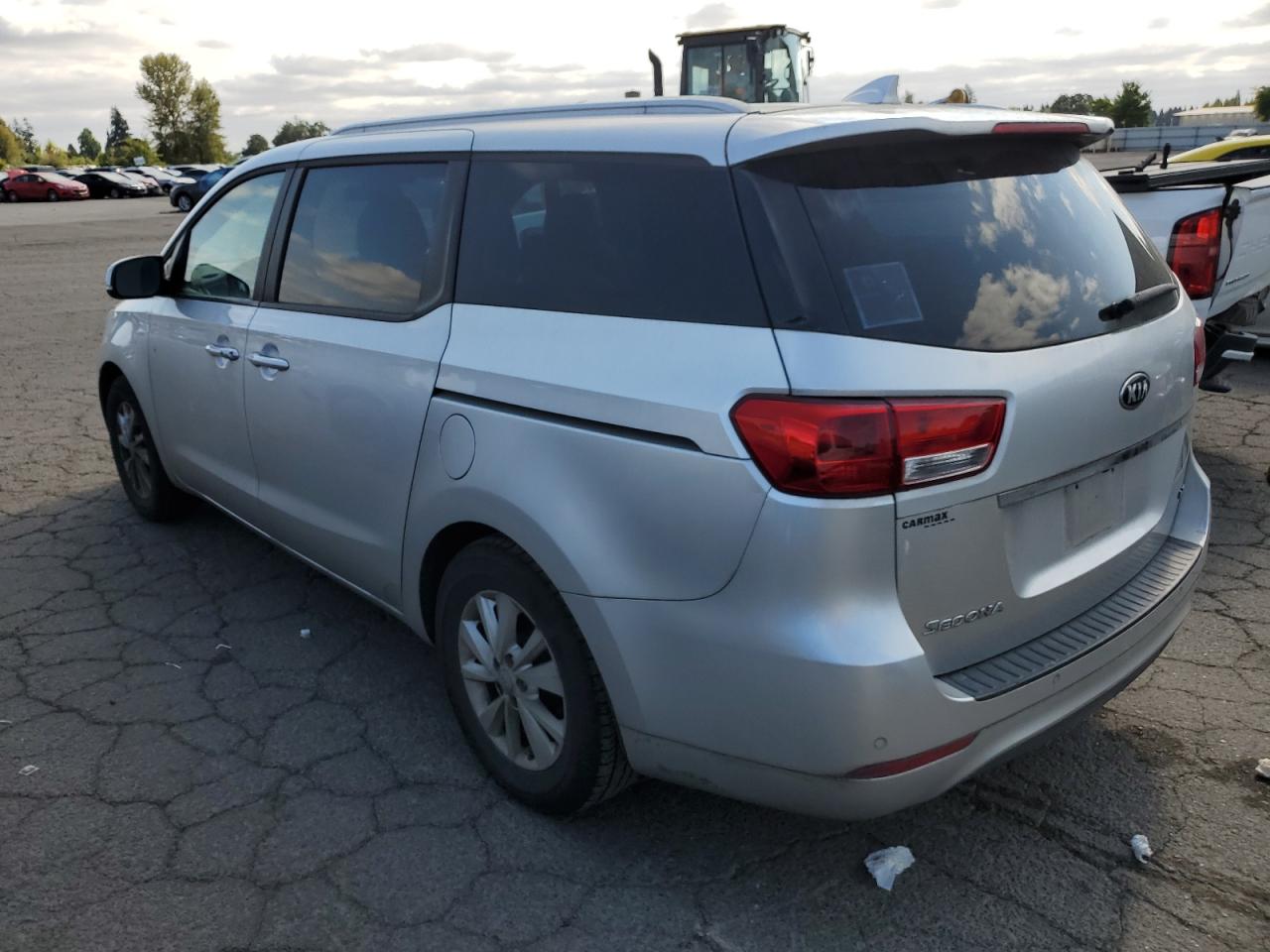 KNDMB5C13H6229567 2017 KIA SEDONA - Image 2