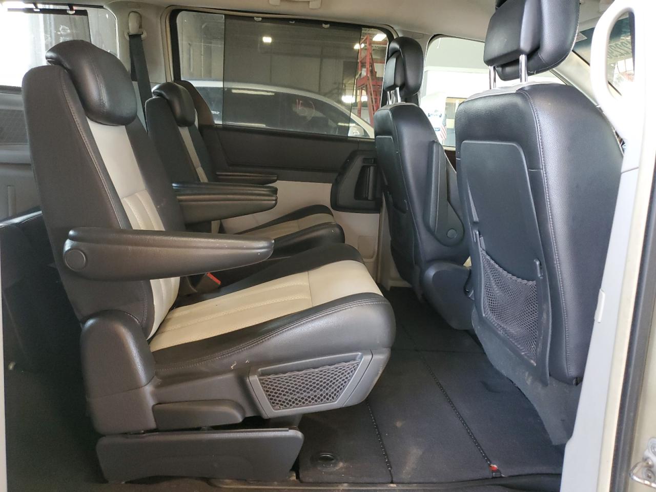 2010 Chrysler Town & Country Touring Plus VIN: 2A4RR8D19AR380911 Lot: 64222904