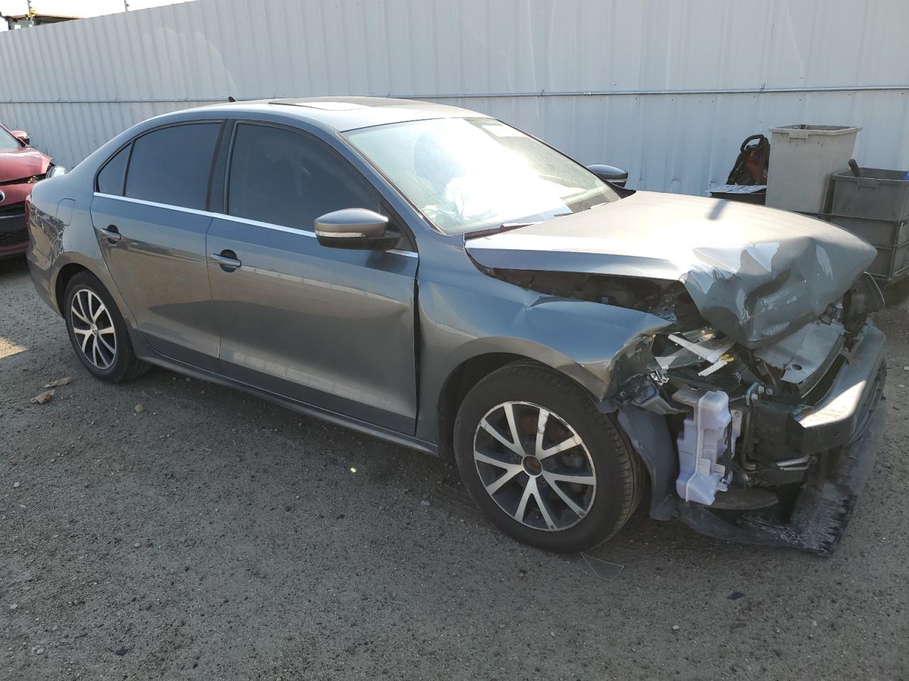 2016 Volkswagen Jetta - Image 4