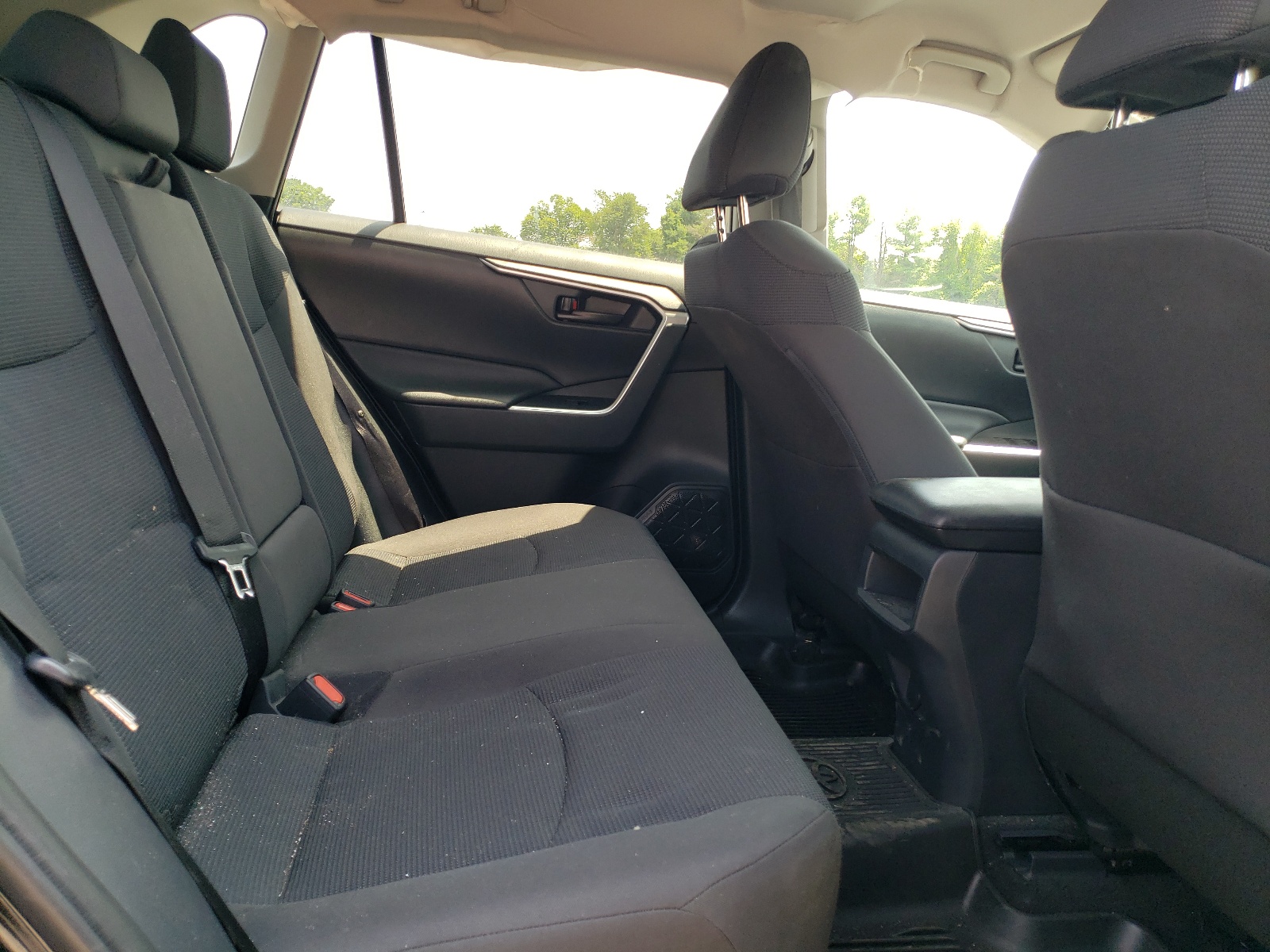 2T3G1RFV4LW085640 2020 Toyota Rav4 Le