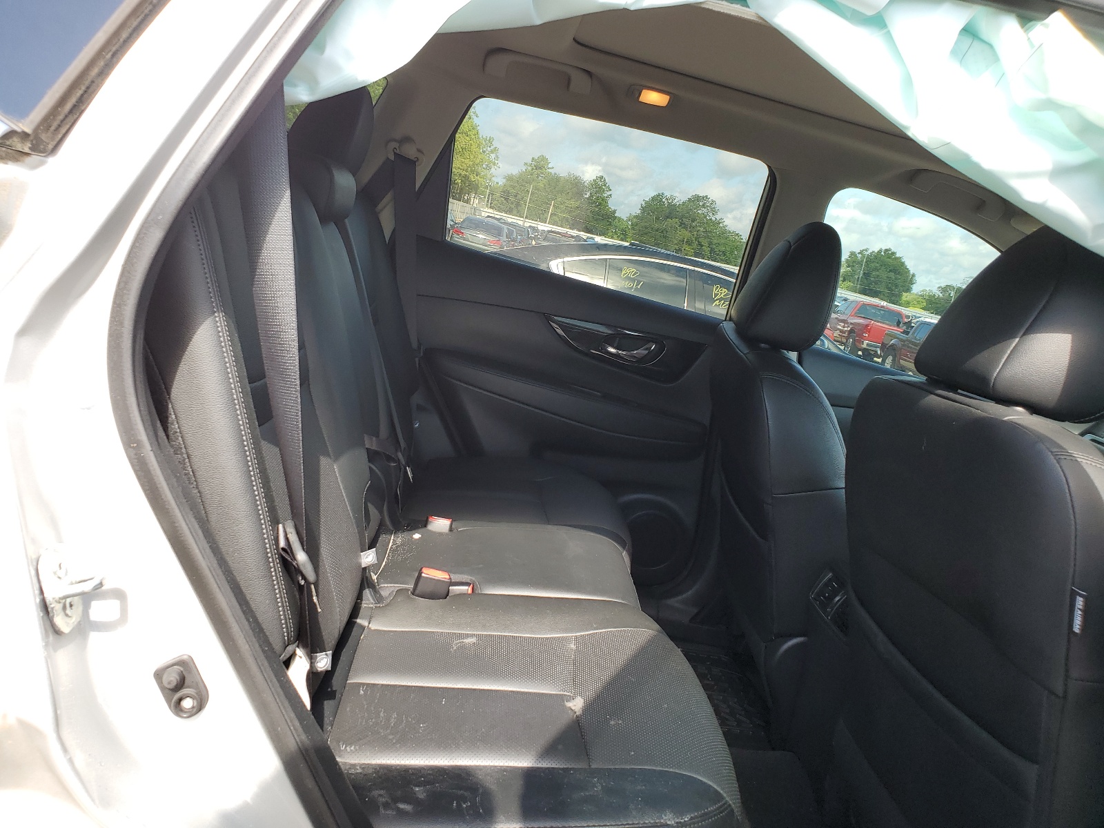 5N1AT2MT8LC701864 2020 Nissan Rogue S