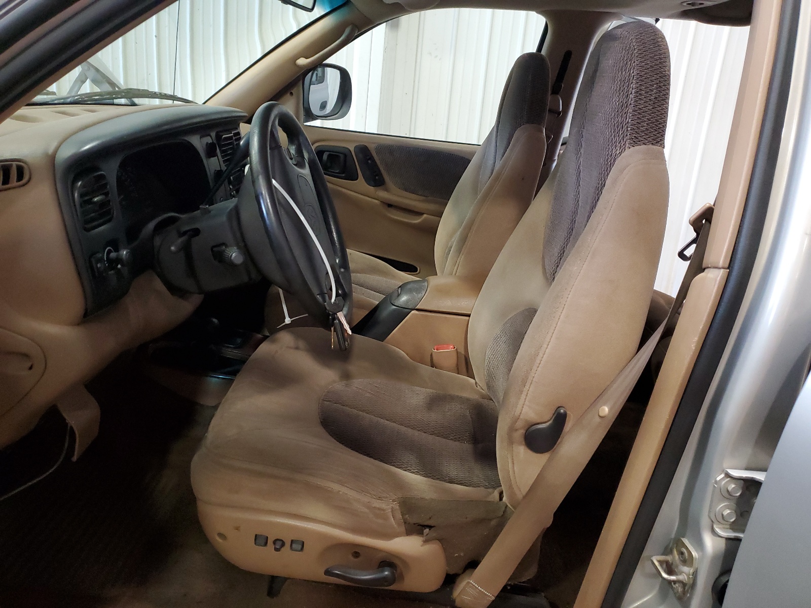 1B4HS28Y0WF166010 1998 Dodge Durango