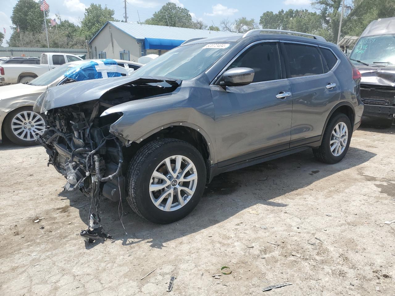 5N1AT2MV9JC744088 2018 NISSAN ROGUE - Image 1