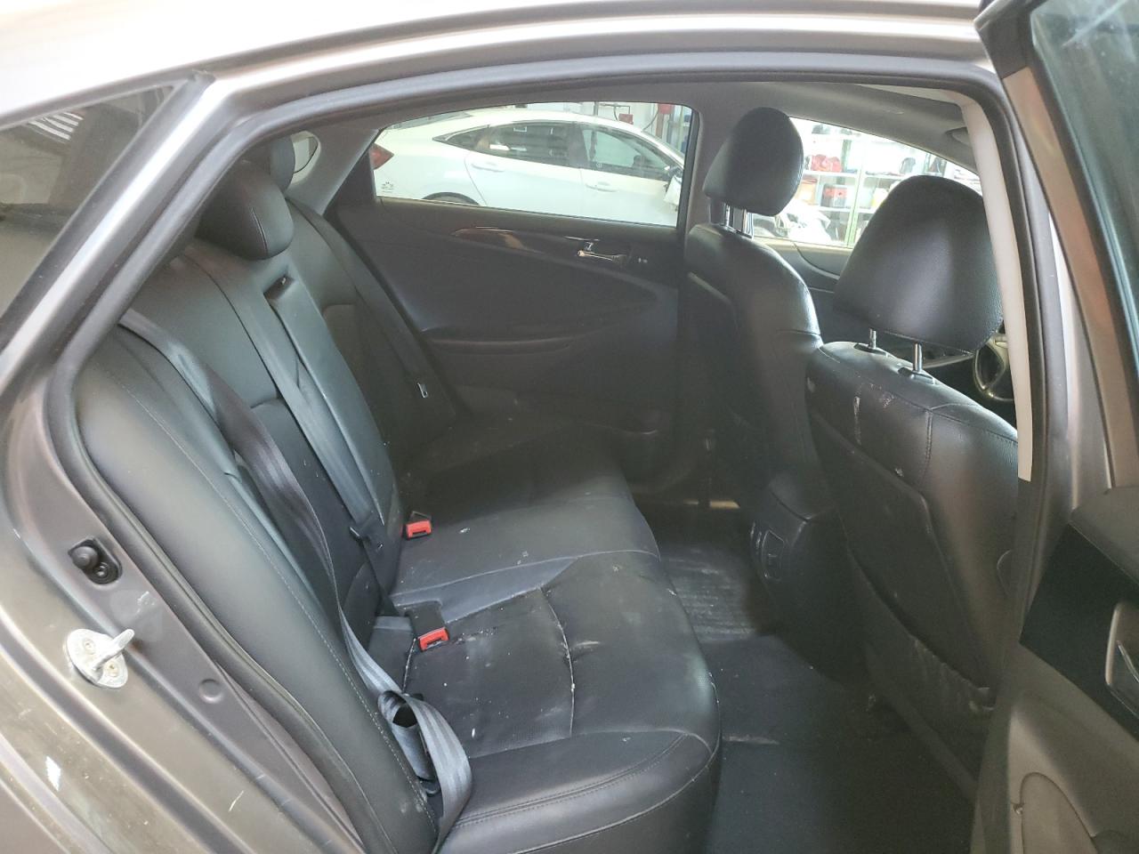 2012 Hyundai Sonata - Image 10