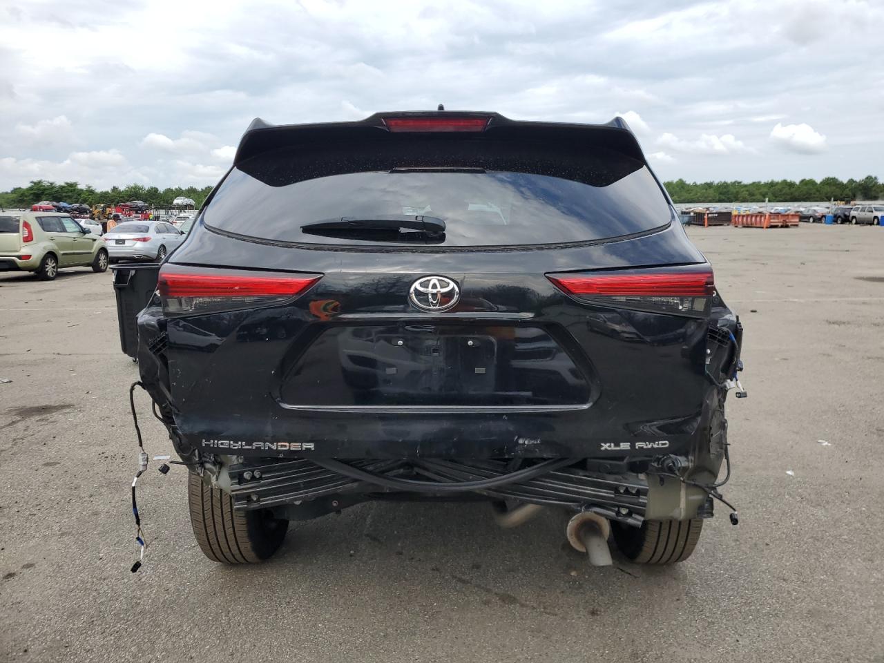 5TDHZRBH7NS223558 2022 Toyota Highlander Xle