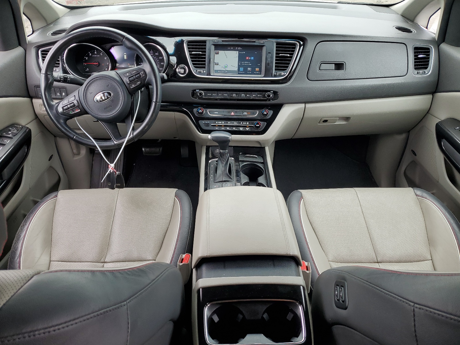 KNDMC5C13J6423227 2018 Kia Sedona Ex