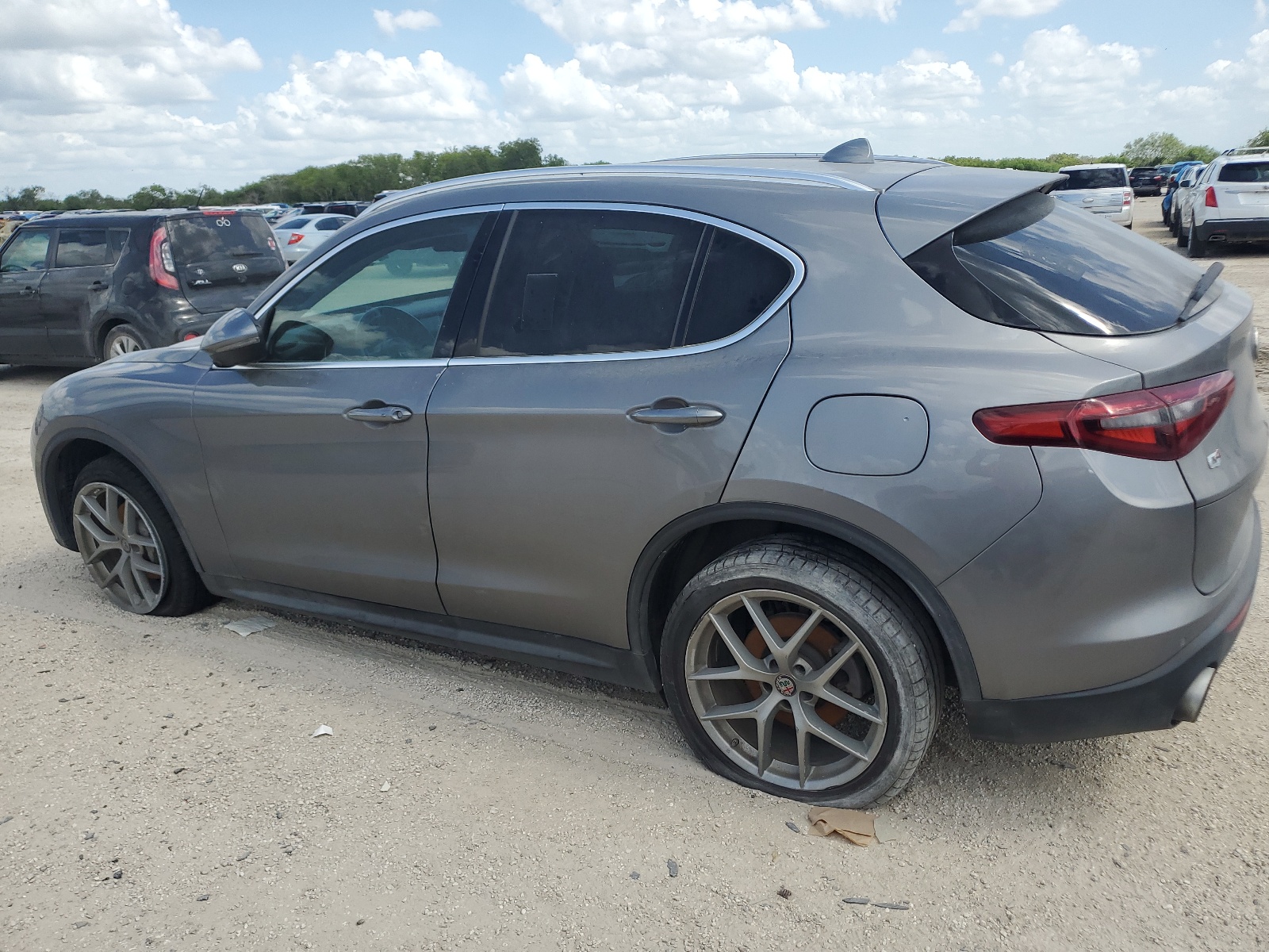 2018 Alfa Romeo Stelvio vin: ZASFAKAN9J7B88059