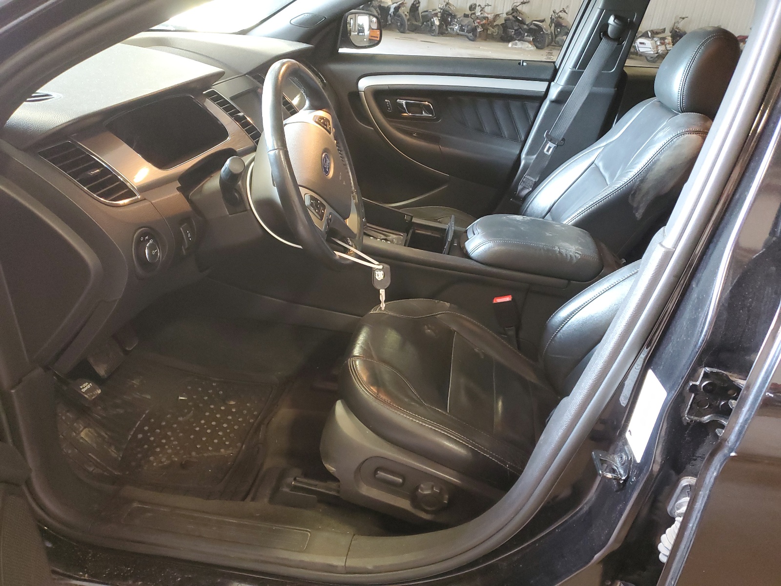 1FAHP2E82DG205086 2013 Ford Taurus Sel