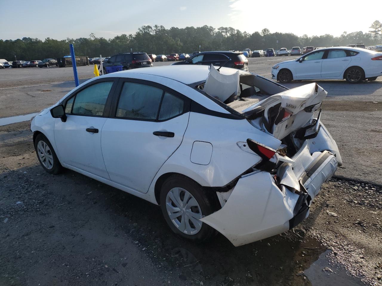 2021 Nissan Versa - Image 2