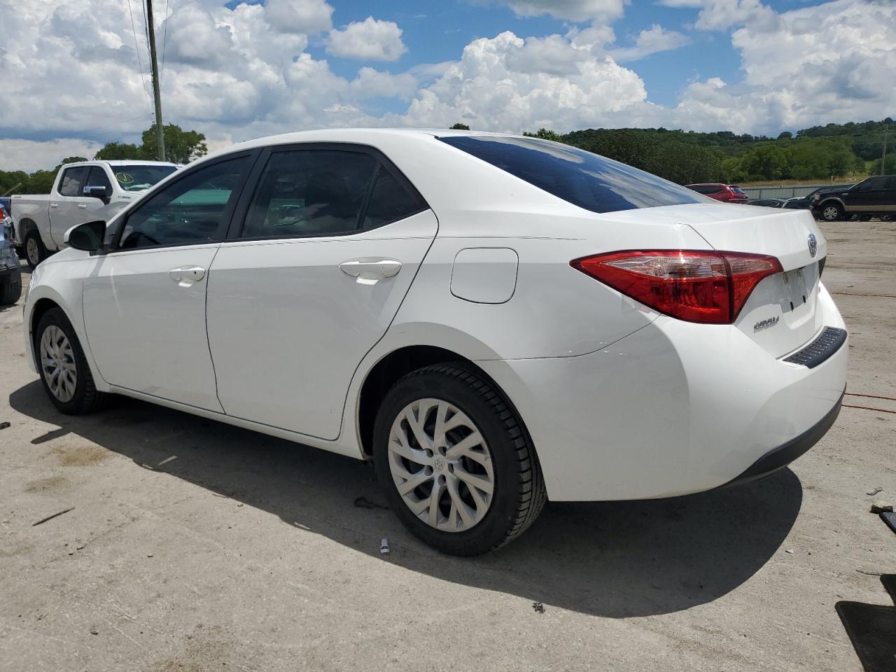 5YFBURHE1KP871015 2019 TOYOTA COROLLA - Image 2