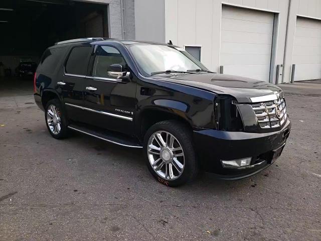 2008 Cadillac Escalade Luxury VIN: 1GYFK63818R241253 Lot: 63758944